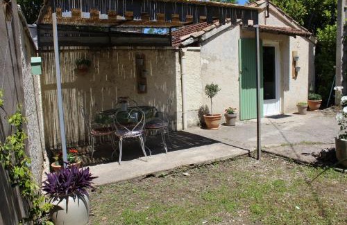 Eygalieres Apartment | Lou Pitchoun Cabanoun à Eygalières "2-3 Personnes"