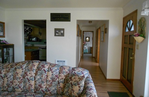 Barview House | Lou's Bay View in Scienic Coos Bay- Charleston. Large beautiful Home.