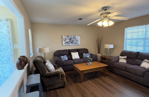Russellville House | Louisville House: Charming 3-bedroom house in Russellville with Wi-Fi and AC