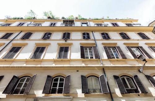 Rione XVI Ludovisi Apartment | Louly Trevi Fountain 4 Bedroom Luxury Apartment