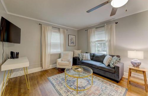Earlewood House | Lounge On Lincoln-Pet Friendly