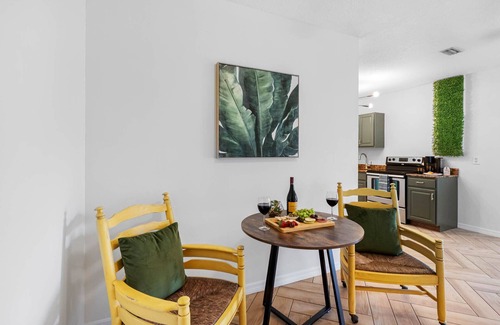 Lake Magdalene House | Lounge & Play in Chic North Tampa Home