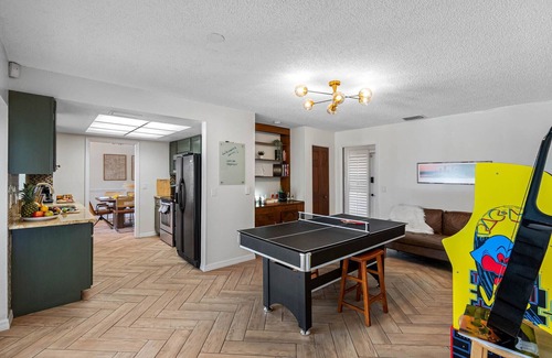Lake Magdalene House | Lounge & Play in Chic North Tampa Home