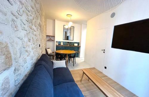 Quartier de la Monnaie Apartment | Louvre -Notre Dame 2BD, 2BATH AC