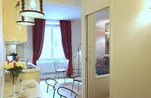 Vivienne Apartment | Louvre Opera Classic ChicSuites