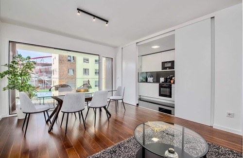 Sao Domingos de Benfica Apartment | Lovage Yellow Apartment, AC, Wifi, Elevator