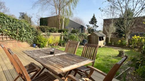West Hill Apartment | Love-All Wimbledon Apartment with free parking