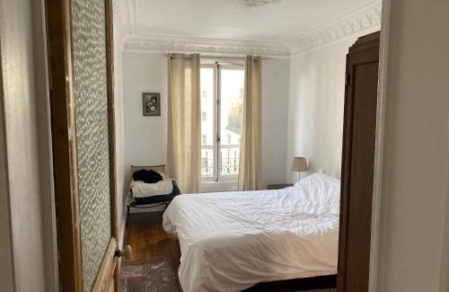 Combat Apartment | Love Nest In Paris