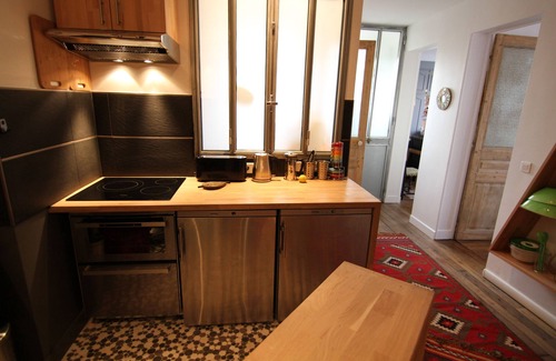 Belleville Apartment | Love Nest In Paris quiet & Good Light Sun