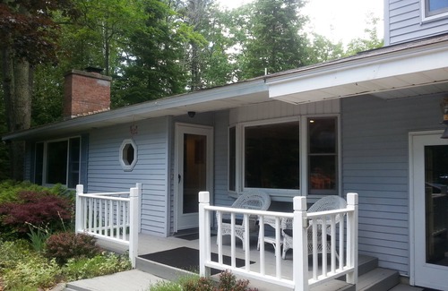 Suttons Bay House | Love North Shore Cherry Cove Beachfront On West Grand Traverse Bay In Leelanau!