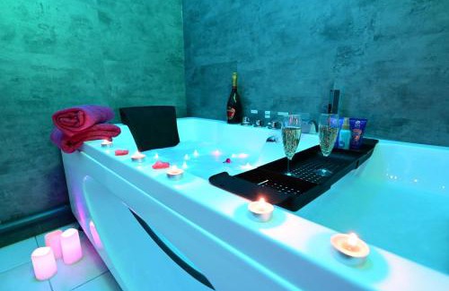 Biscarrosse Plage Apartment | Love Room à deux pas de l'Océan avec Hammam, Sauna et Bain à 2 :-)