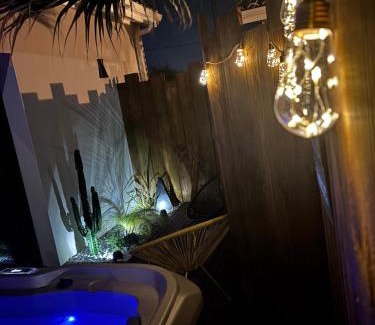 Robins Bay House | Love room
