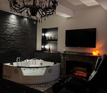 Limoux Apartment | Love Room L'instanté - Suite "L'élégante"