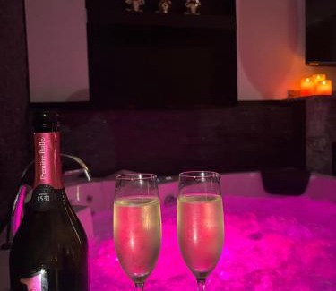 Limoux Apartment | Love Room L'instanté - Suite "L'élégante"