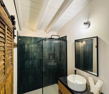 Arles Bed & Breakfast | Love room Le Cabanon Spa