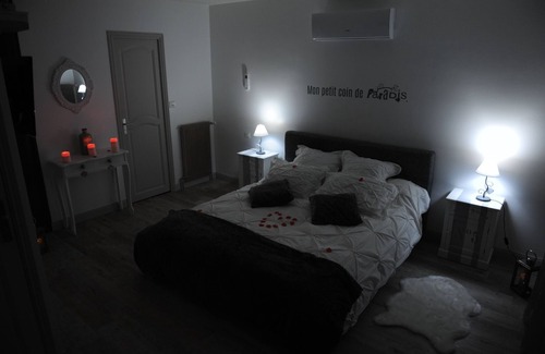 Castels Bed & Breakfast | 💕 𝙇𝒐𝙫𝒆 𝑹𝙤𝒐𝙢 𝙍𝒐𝙢𝒂𝙣𝒕𝙞𝒒𝙪𝒆, 𝙋𝒆́𝙧𝒊𝙜𝒐𝙧𝒅 &#x1d