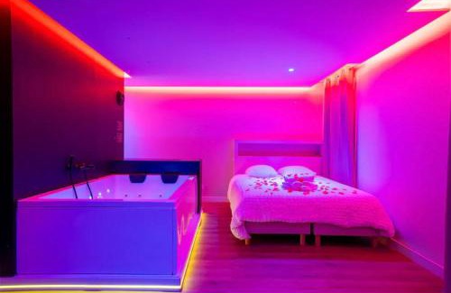 La Riche Apartment | LOVE ROOM SAUNA,JACCUZZI Netflix Tours