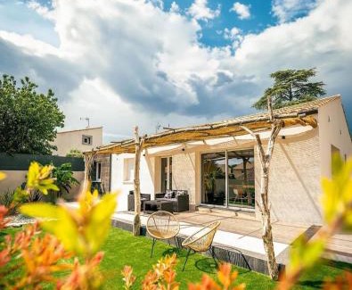 Vias Villa | love room Villa Des Charmes-34450 vias