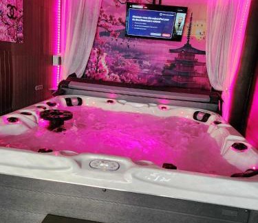 Norrois Ski Chalet | Love room xoxo