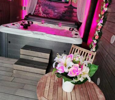 Norrois Ski Chalet | Love room xoxo