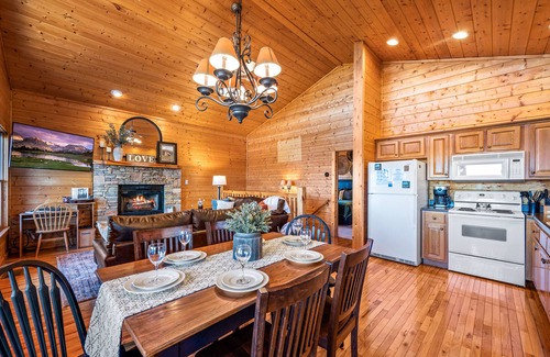 Gatlinburg - Pigeon Forge Cabin | Love the View - Beautiful Mountain Escape w/Hot Tub, Pool Table, Arcade & WiFi