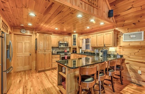 Morganton Cabin | Love You Deerly - Stream on property | Ping pong | Screened Porch | Firepit