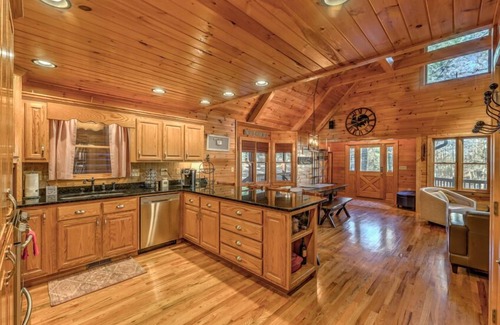 Morganton Cabin | Love You Deerly - Stream on property | Ping pong | Screened Porch | Firepit