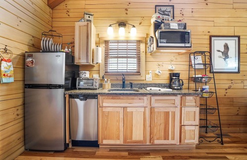 Logan Cabin | Lovebirds Landing Couples Cabin