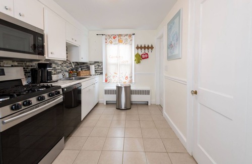 Salem Apartment | Lovely 1.5 bedroom in the great historic town