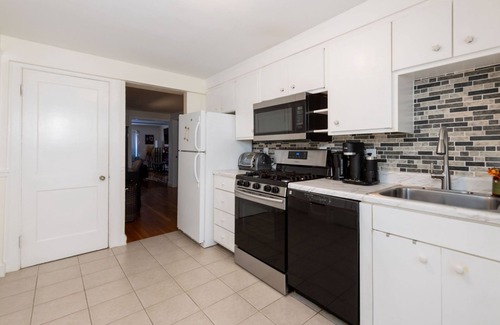 Salem Apartment | Lovely 1.5 bedroom in the great historic town
