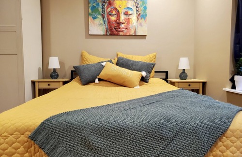Poplar Apartment | Lovely 1 Bdr & 1Bth with Meal Prep Option