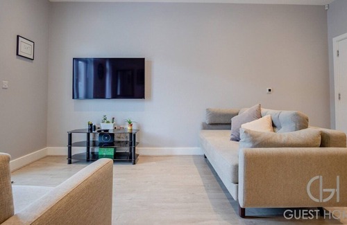 Diglis Apartment | Lovely 1 Bed Apartment with a View!