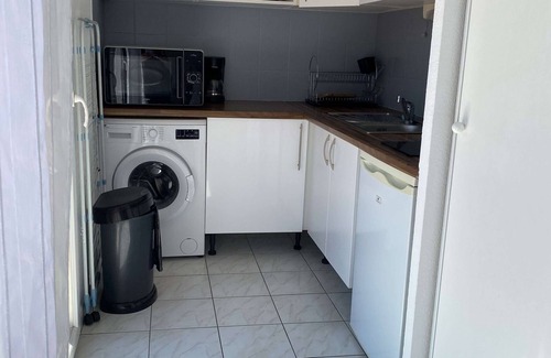 Balaruc-les-Bains Apartment | Lovely 1-Bedroom Apartment with Terrace and Garage in Balaruc-les-Bains