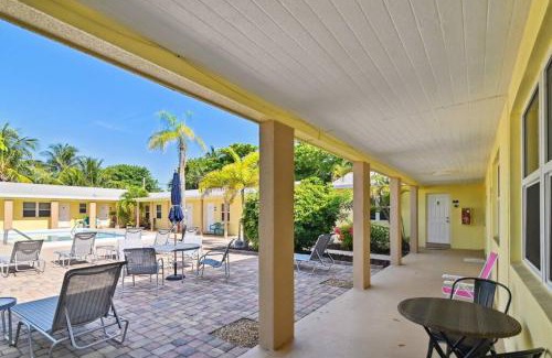 Singer Island Apartment | Lovely 1 Bedroom Steps from the Beach
