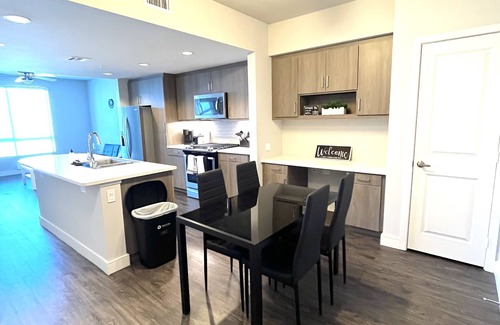 Irvine Business Complex Apartment | Lovely 1 bedroom apartment +pool access