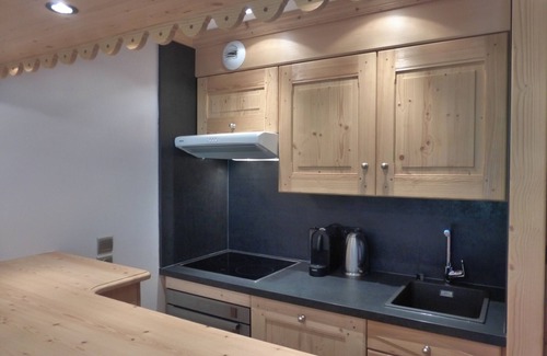 Meribel Centre Apartment | Lovely 1-bedroom apt in Méribel, terrace, ski nearby, 5 guests, WiFi