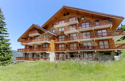 Meribel Centre Apartment | Lovely 1-bedroom apt in Méribel, terrace, ski nearby, 5 guests, WiFi