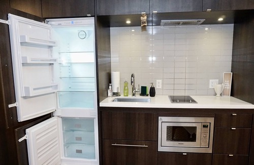 Midtown Toronto Apartment | Lovely 1-bedroom+den Yorkville condo