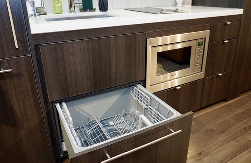 Midtown Toronto Apartment | Lovely 1-bedroom+den Yorkville condo