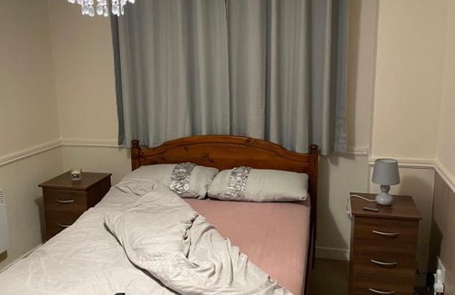 Motherwell Apartment | Lovely 1 bedroom flat with free parking and WiFi