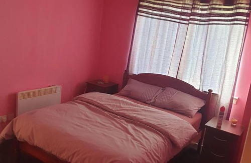 Motherwell Apartment | Lovely 1 bedroom flat with free parking and WiFi