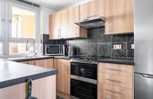 North West Apartment | Lovely 1-bedroom property with balcony in West end