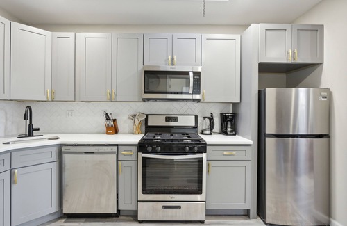 West Philadelphia Apartment | Lovely 1-Bedroom unit 15 minutes from downtown