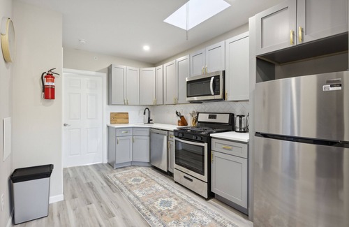 West Philadelphia Apartment | Lovely 1-Bedroom unit 15 minutes from downtown