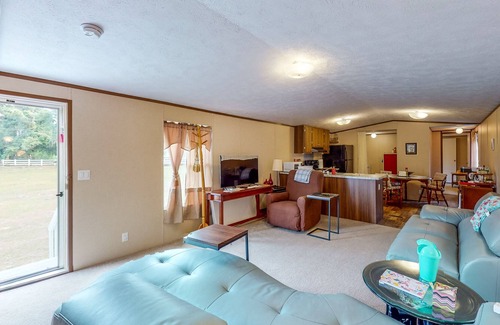 Summerfield Cottage | Lovely 15380 Charming Countryside Retreat, Firepit