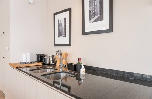 Lower Town Apartment | Lovely 1BD Apt in Brussels city centre, sleeps 4