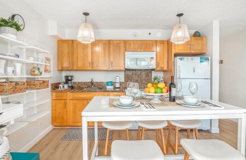 Waikiki Apartment | Lovely 1BR Ocean View Condo, Near Beach + Parking!