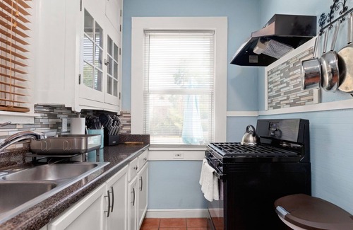 Beacon Hill Apartment | Lovely 2 Bdrm Apt close to Downtown & Ft Sam