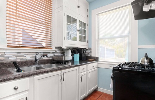 Beacon Hill Apartment | Lovely 2 Bdrm Apt close to Downtown & Ft Sam
