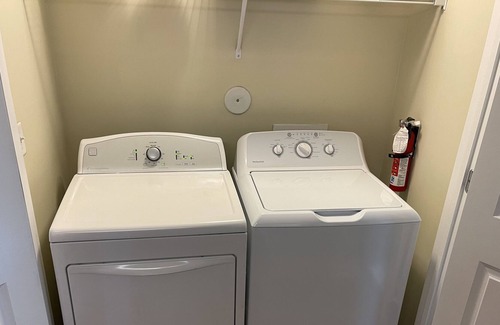 Medical District House | Lovely 2 Bdroom TownHome 5 minutes from Downtown Memphis with FREE Parking!